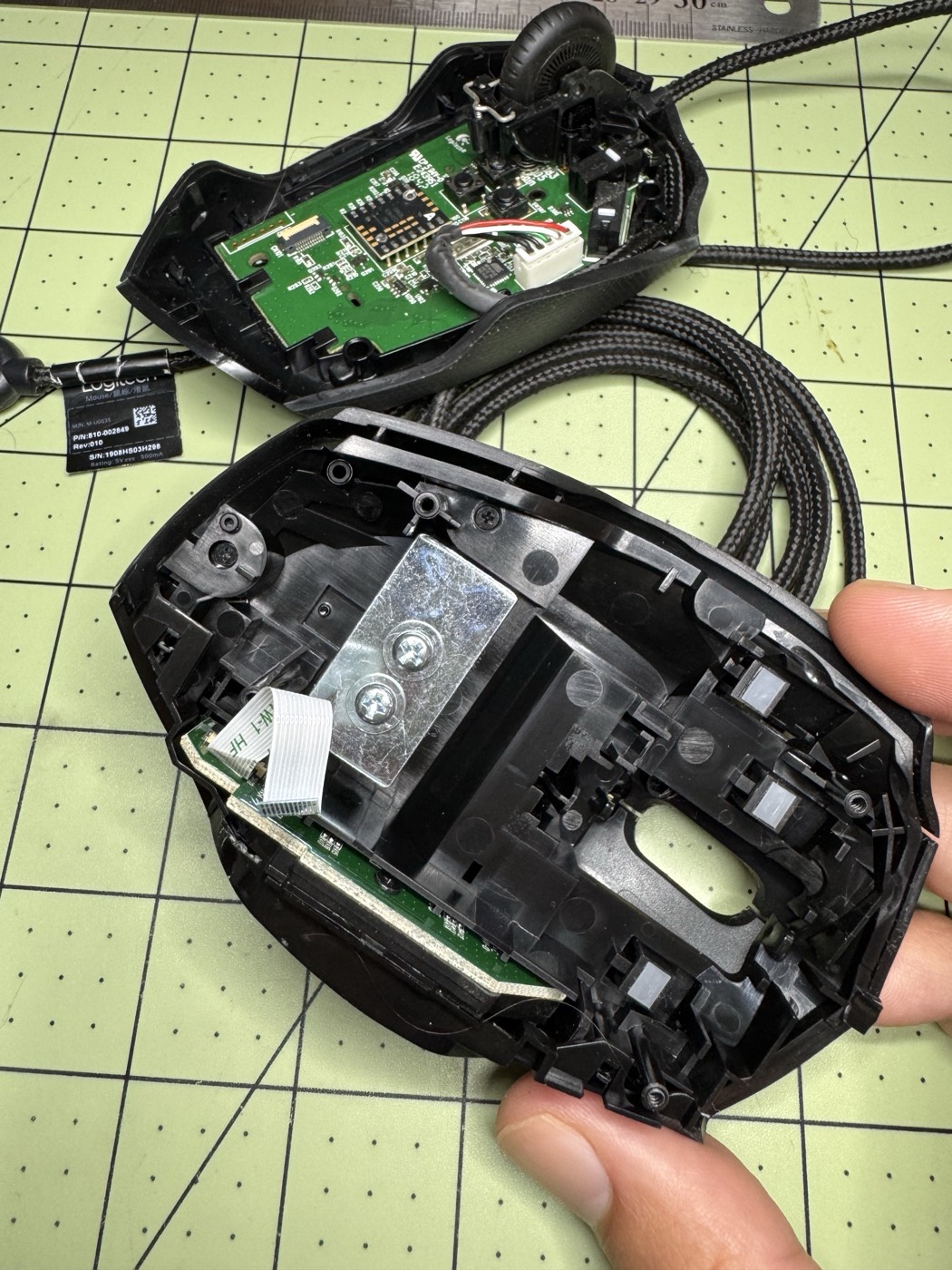 Ribbon cable disconnected from the bottom half